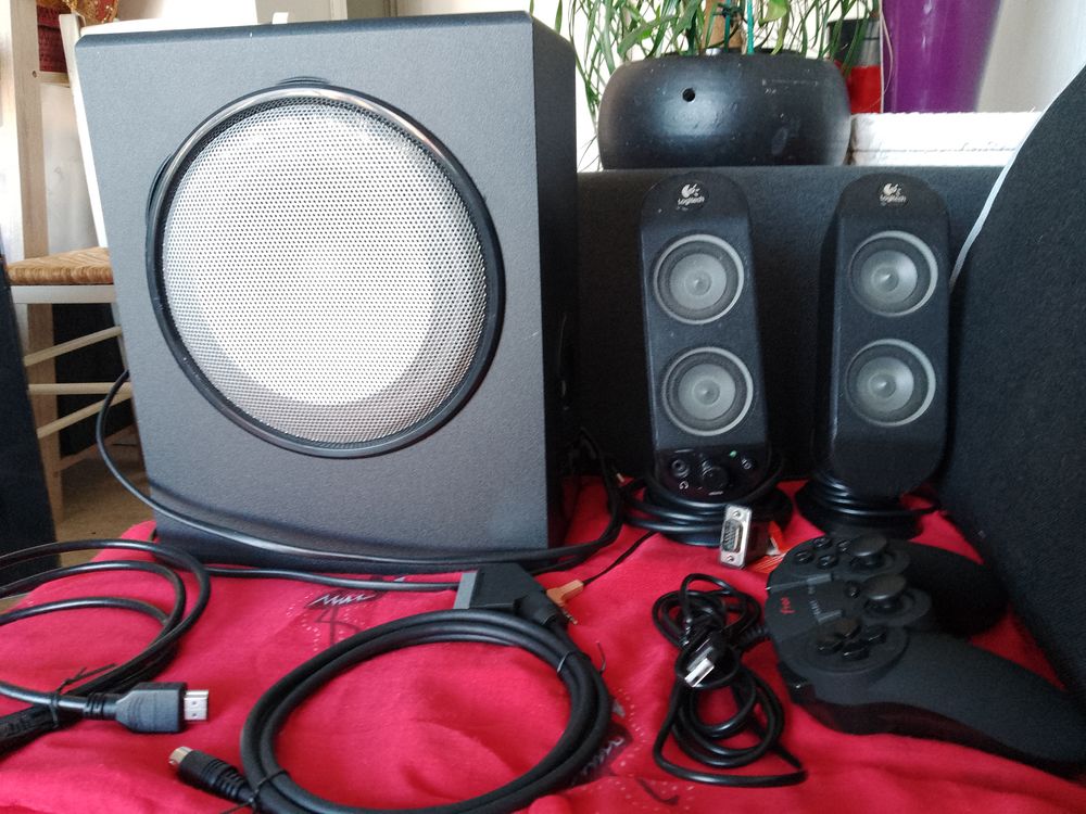 TV Samsung tbe + enceintes + manette jeu Audio et hifi