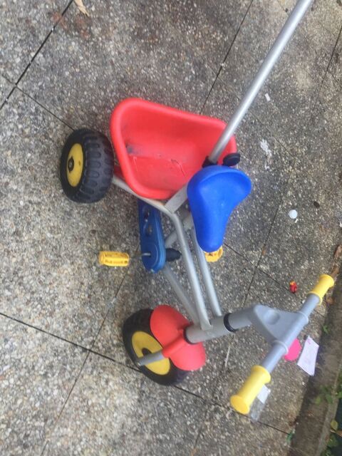 une voiture beb 18 Roissy-en-Brie (77)