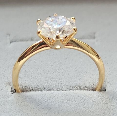 Bague en or 18 carats et petit diamant 100 Lagnieu (01)