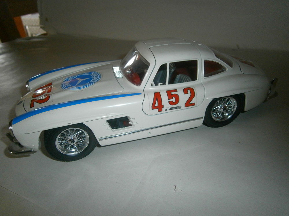 MERCEDES 1/18 BURAGO 