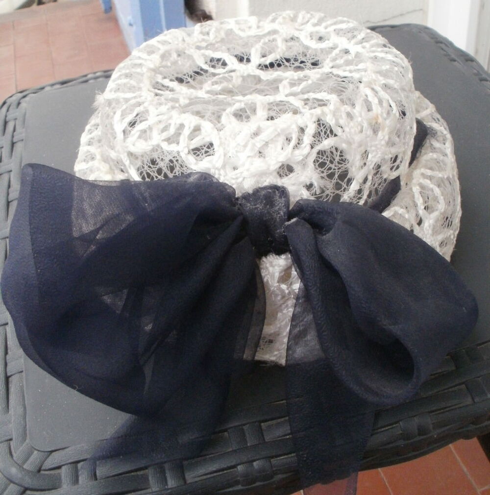 Ancien chapeau de femme HAUTE MODE avec gros noeud Maroquinerie