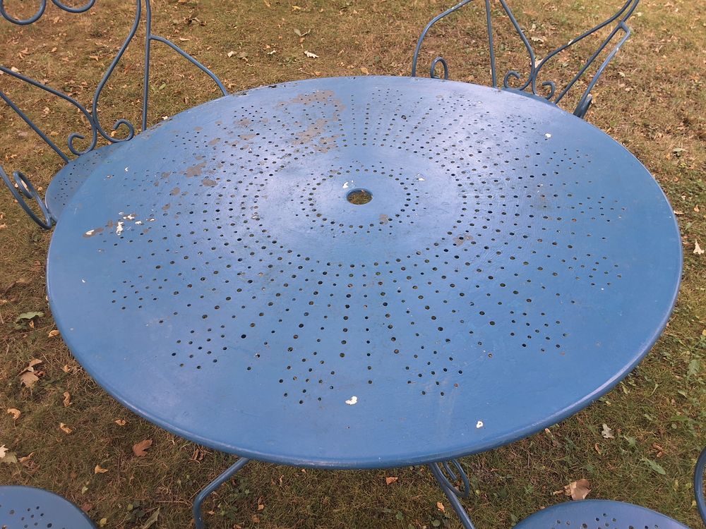Table de jardin et ces chaises Meubles