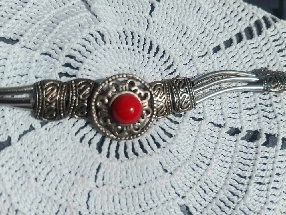 Bracelet Fantaisie en M&eacute;tal Vieilli et Pierre de Corail Neuf Bijoux et montres