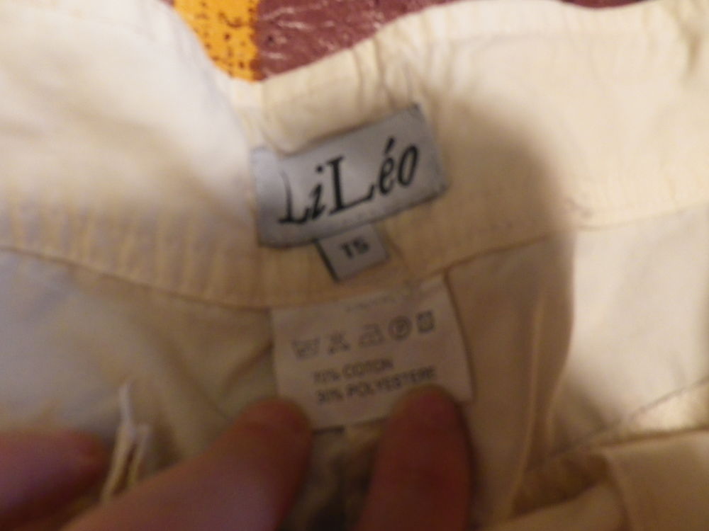 SHORT / BERMUDA ECRU T44 Vêtements