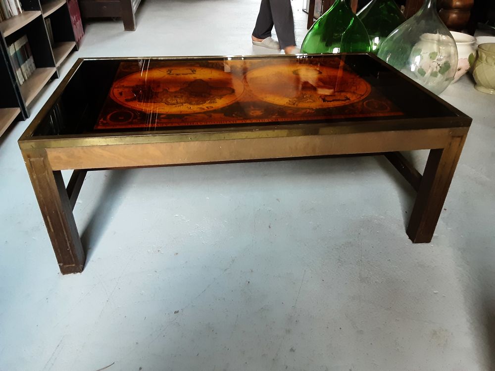 Table basse de salon mappemonde en acajou Meubles