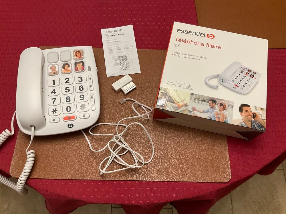 T&eacute;l&eacute;phone fixe filaire Essentiel IZY Téléphones et tablettes