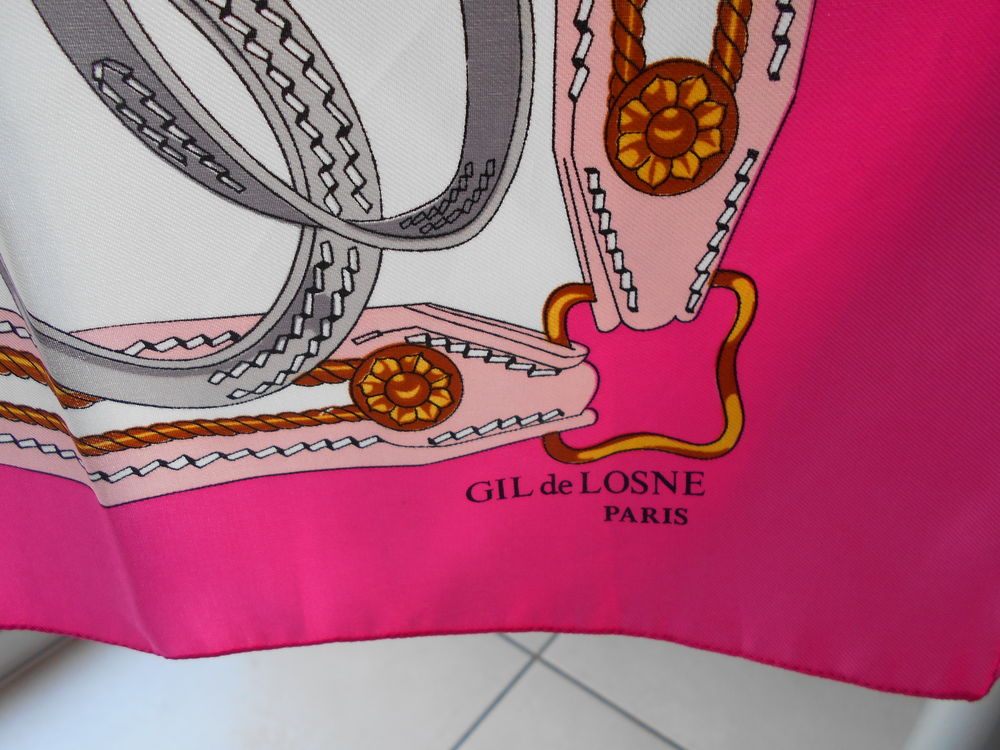 Foulard Carr&eacute; Gil De Losne Paris neuf Vêtements