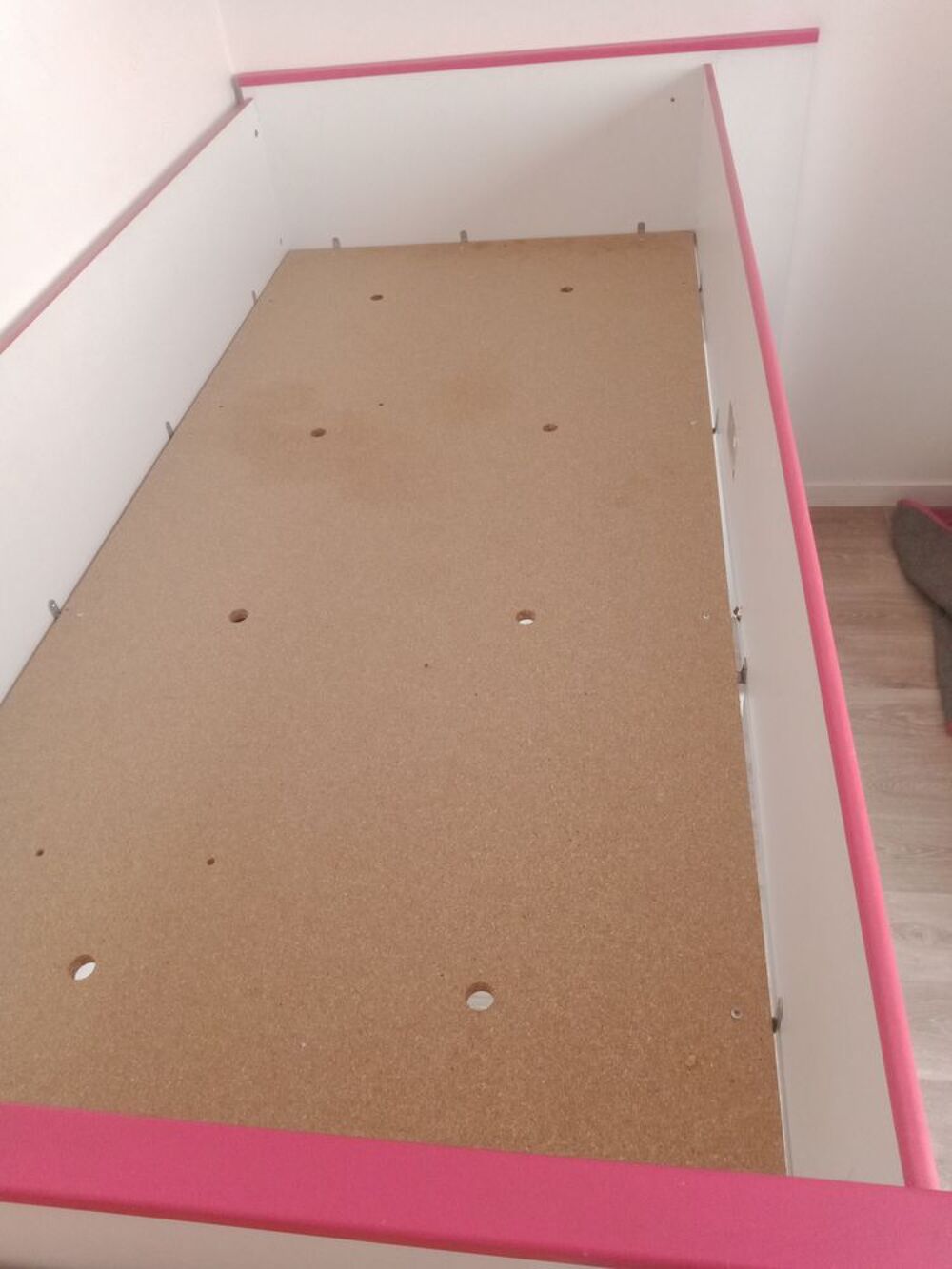 Lit mi-hauteur mezzanine avec &eacute;tag&egrave;res Meubles