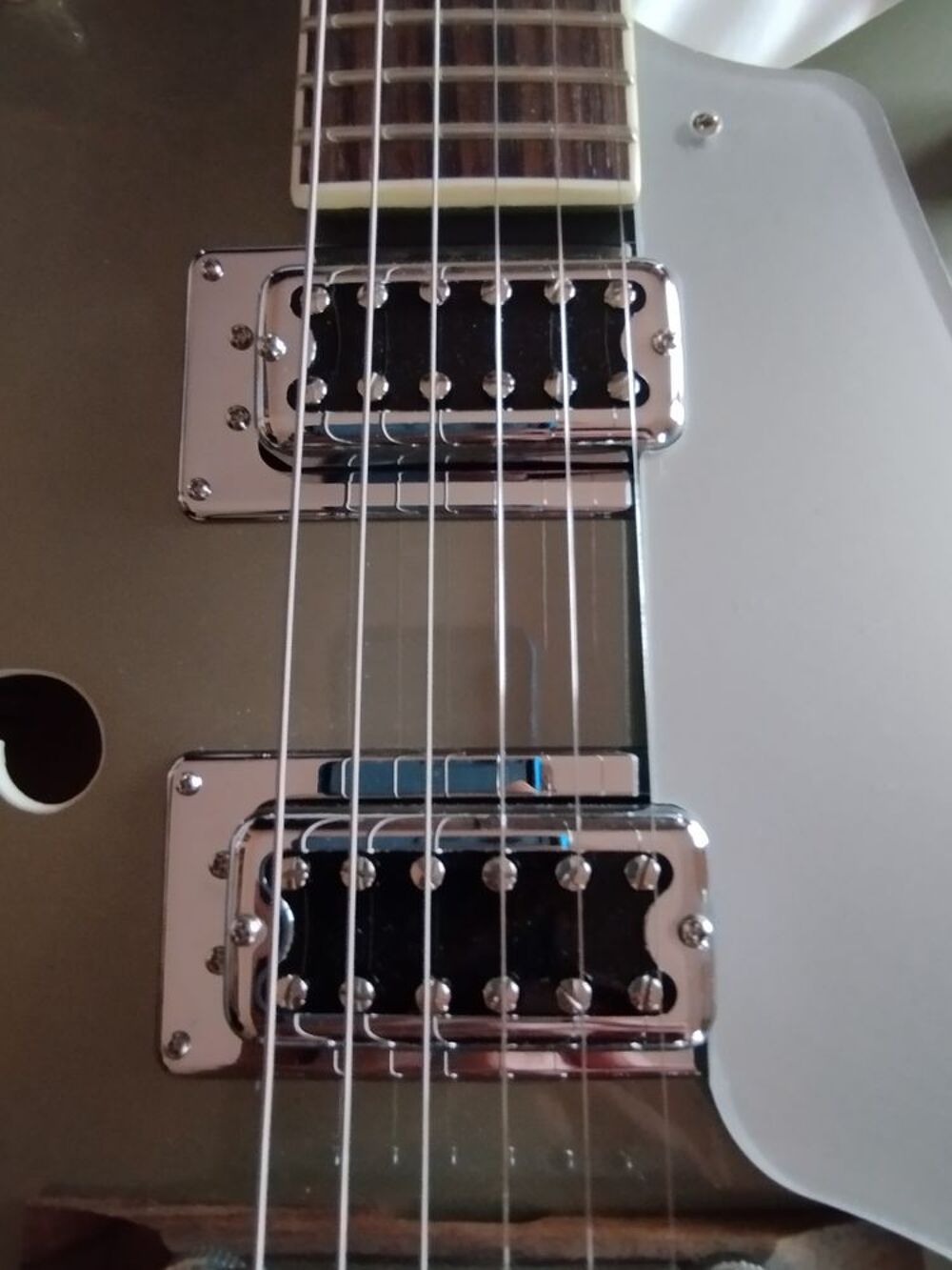 Guitare &agrave;?lectrique Vert avec &agrave;?tui Ann&eacute;e 2012, Marque Gr Instruments de musique