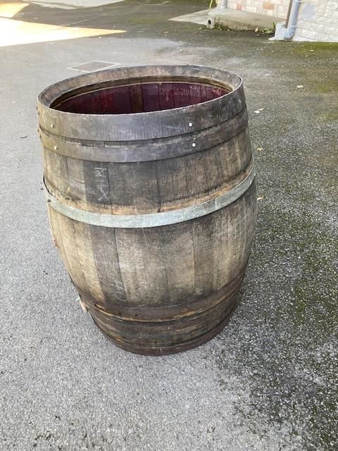 Tonneau bois d'occasion 220 Litres. 99 Bossey (74)