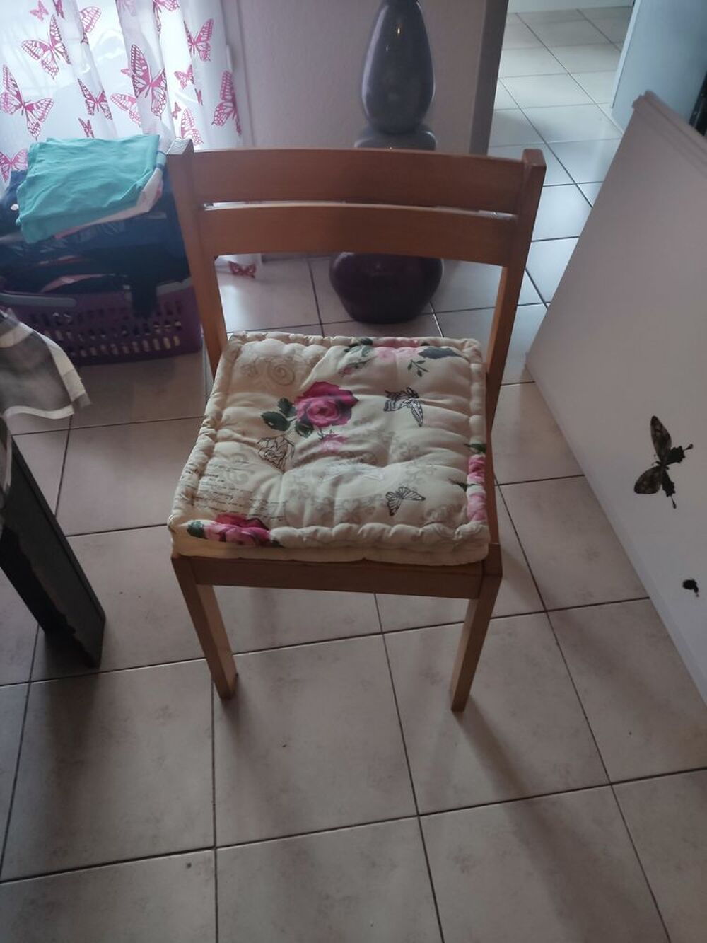 Salle a manger plus 6 chaises Meubles