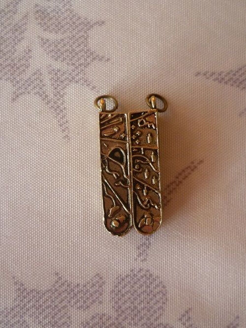Pendentif Cl&eacute; carte GRIMM twilight film cin&eacute; TV s&eacute;rie vampir Bijoux et montres