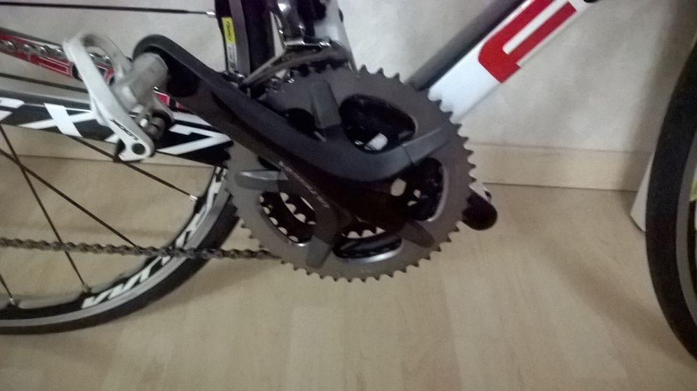 V&eacute;lo de route Ferrus blanc/noir taille 52 cadre carbone
Vélos