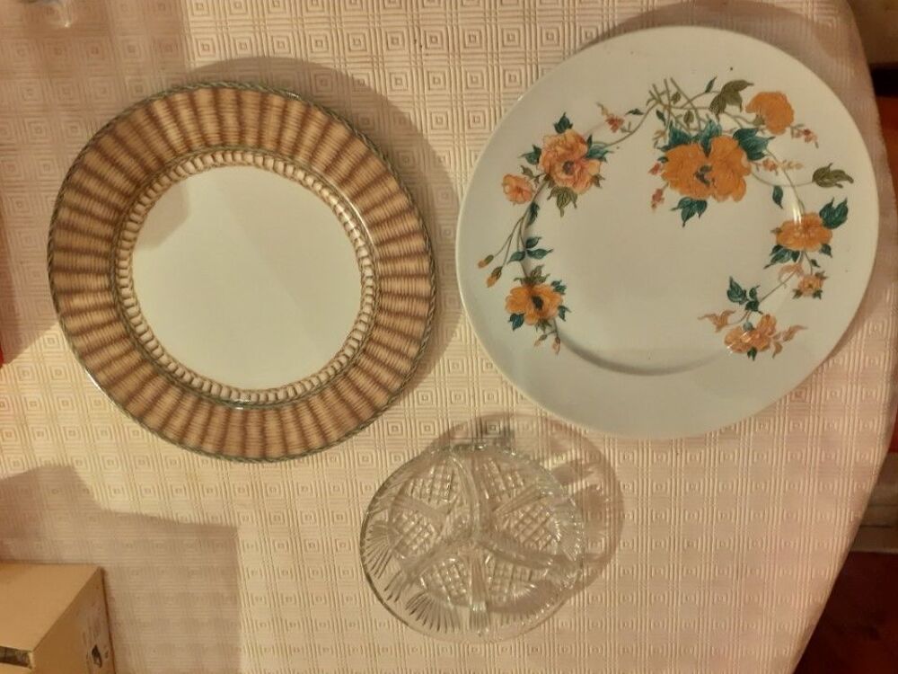 2 plats porcelaine de limoges et 1 plat ap&eacute;ritif Décoration