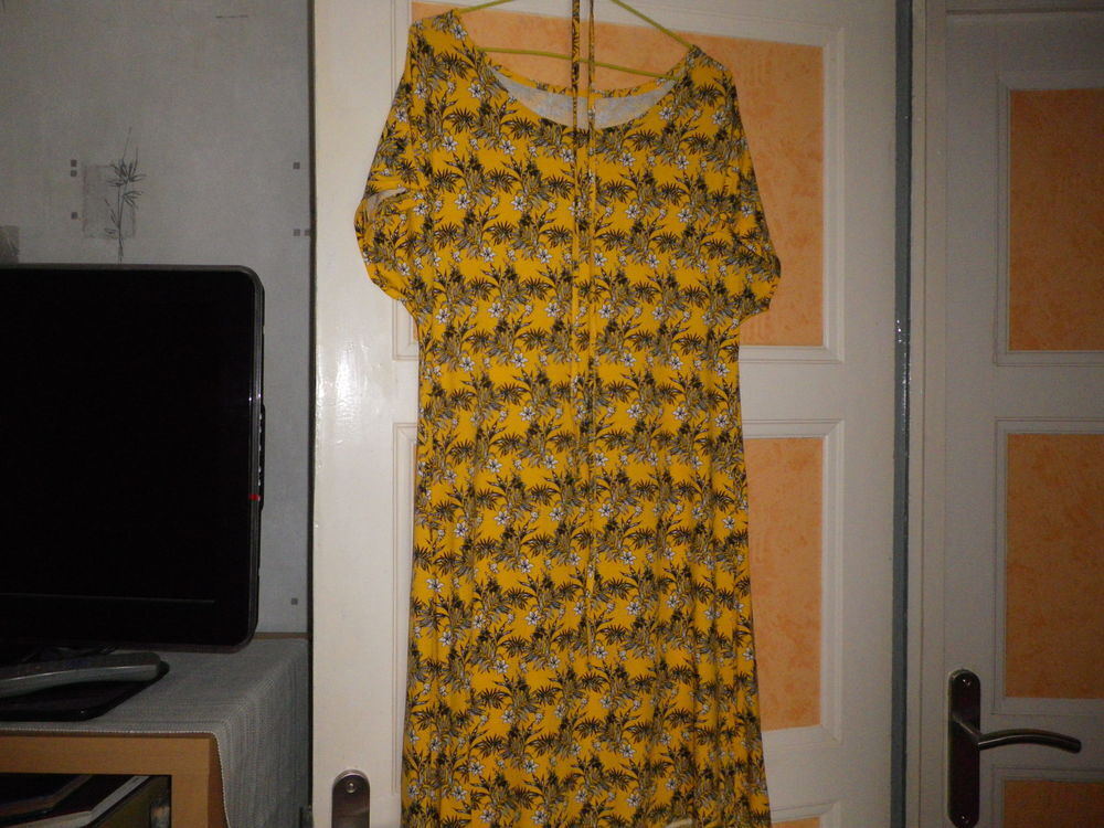2 robes neuves Vtements