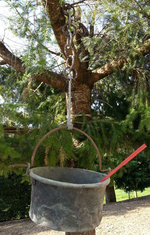 Chaudron cuivre d�coratif, cr�maill�re et louche 59 Saint-Clair-sur-Galaure (38)