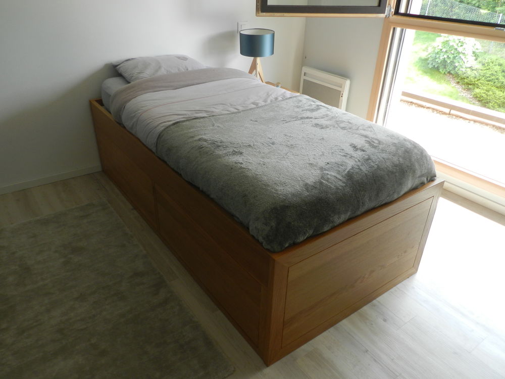 Lit contemporain en ch&ecirc;ne avec tiroirs de rangement Meubles