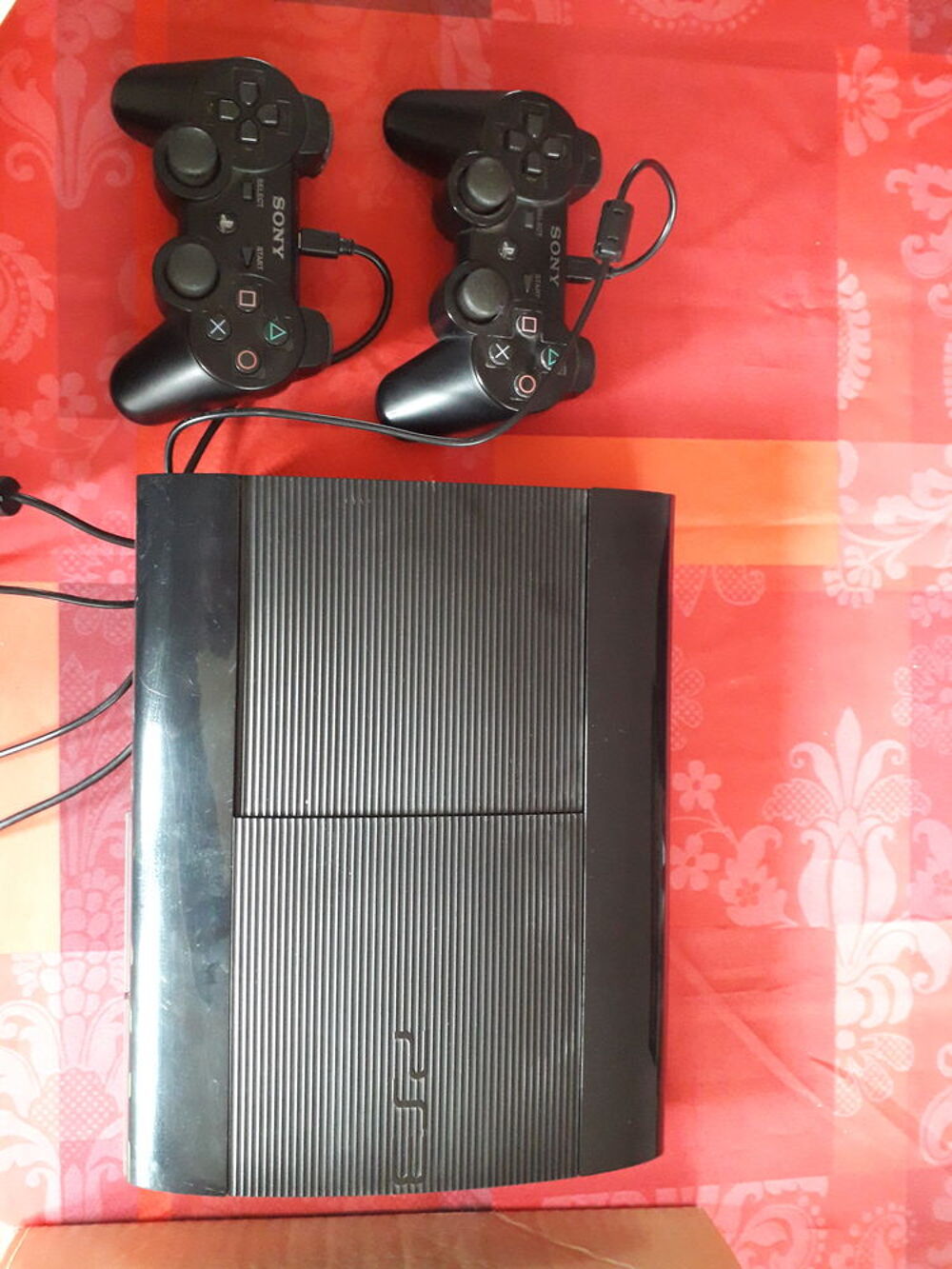 playstation 3 avec deux manettes Consoles et jeux vidos
