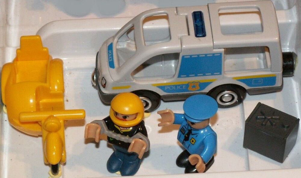 Bo&icirc;te Playtive voiture de police neuve
Jeux / jouets