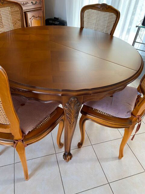 ensemble canape et sa table basse, +une armoir penderie 400 Challans (85)