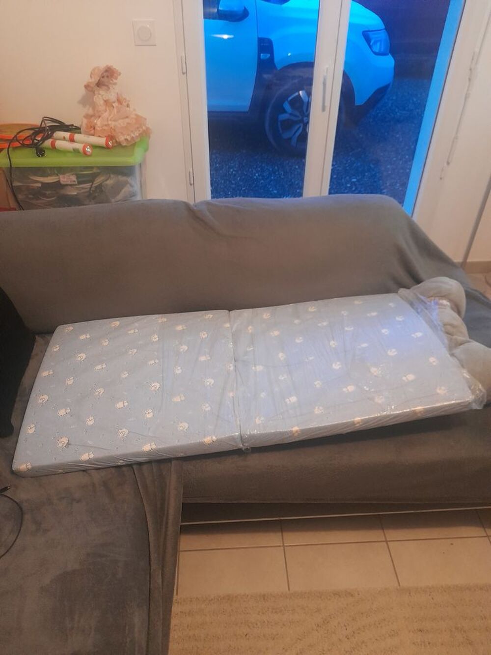 Donne matelas + housse + couette pour lit b&eacute;b&eacute; Mobilier enfants