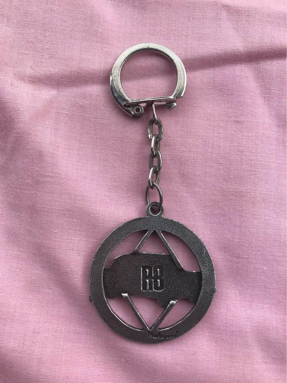 Rare porte cl&eacute; R8 