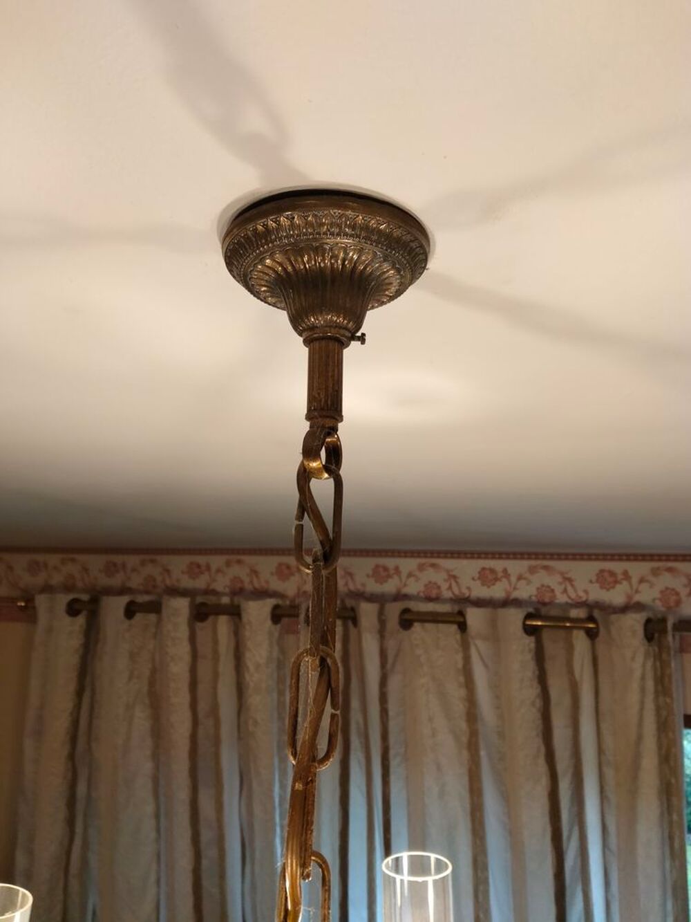 Lustre en laiton. Décoration