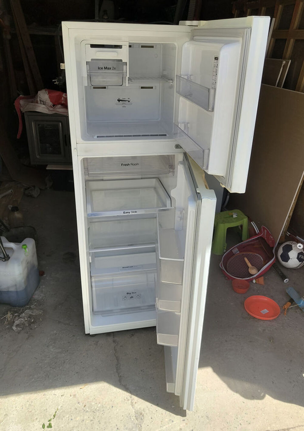 R&eacute;frig&eacute;rateur cong&eacute;lateur 
SAMSUNG 
Model RT25FARADWW-EF Electroménager