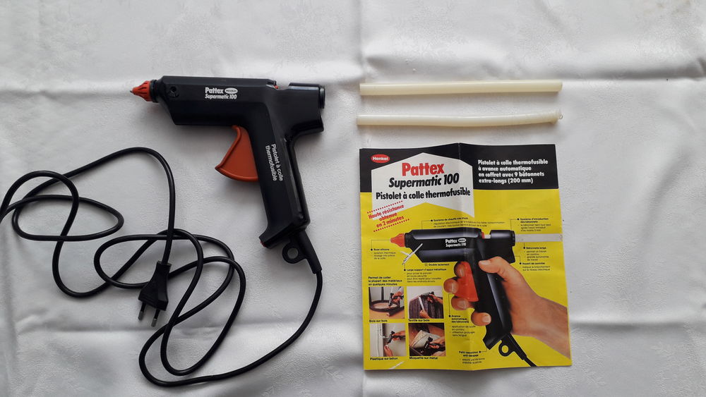 Pistolet &agrave; colle Pattex Henkel Supermatic 100 
Bricolage