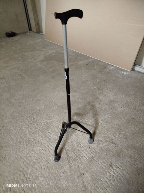 Canne tripode  - Trois pieds pour la stabilit� 15 Voiron (38)