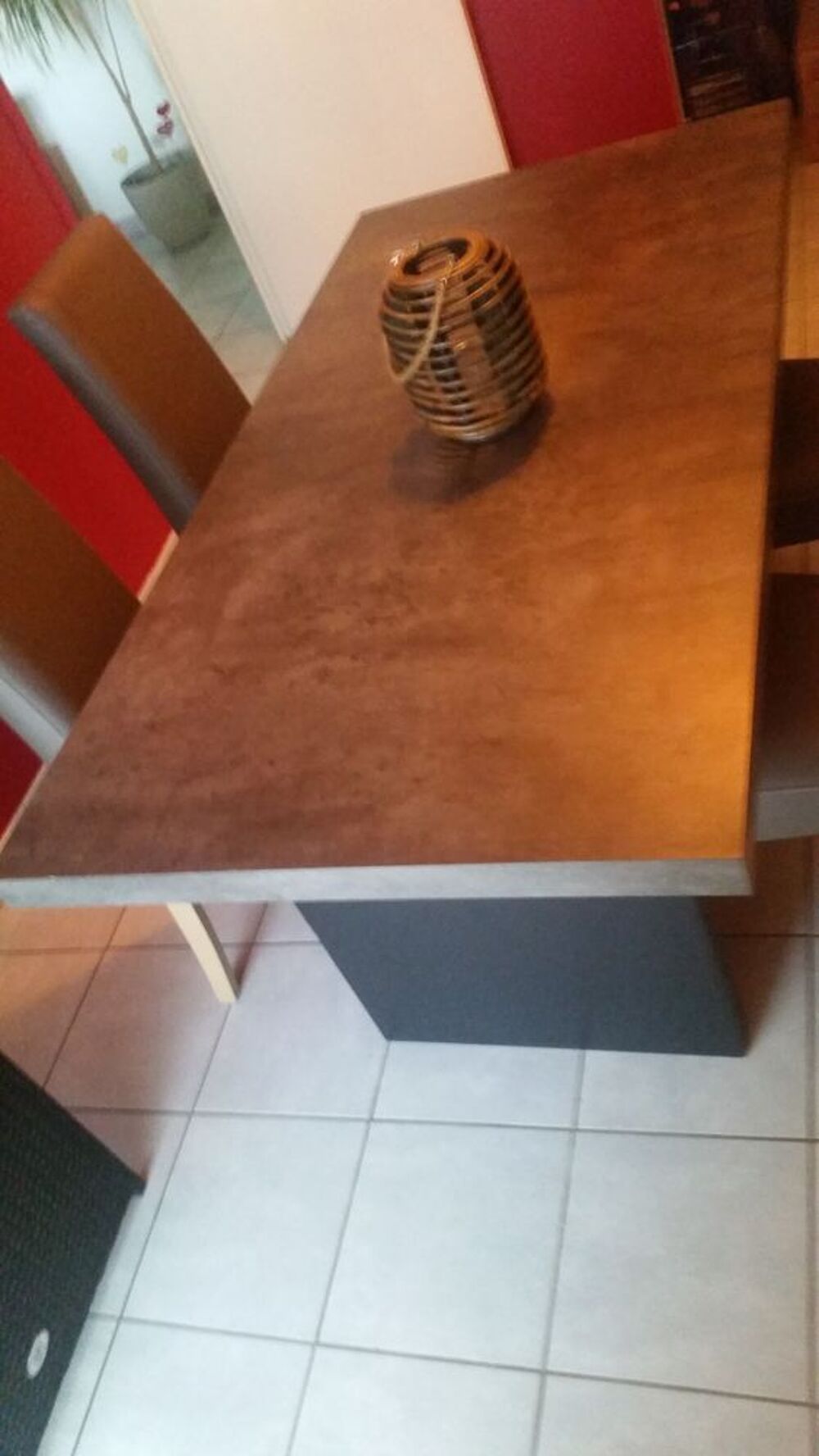 Table de salle &agrave; manger imitation b&eacute;ton plus 4 chaises Meubles