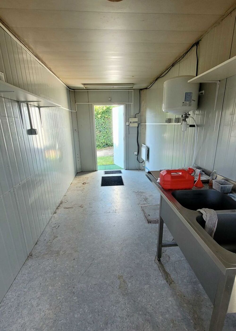 Location Parking/Garage Box de stockage à  louer - Val de Reuil Val-de-reuil