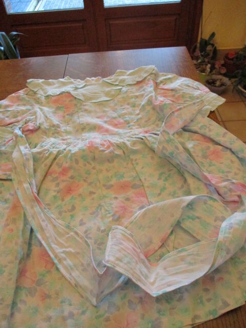 Jolie robe fleurie avec ceinture  la taille-4/5 ans-pastel 0 Mrignies (59)