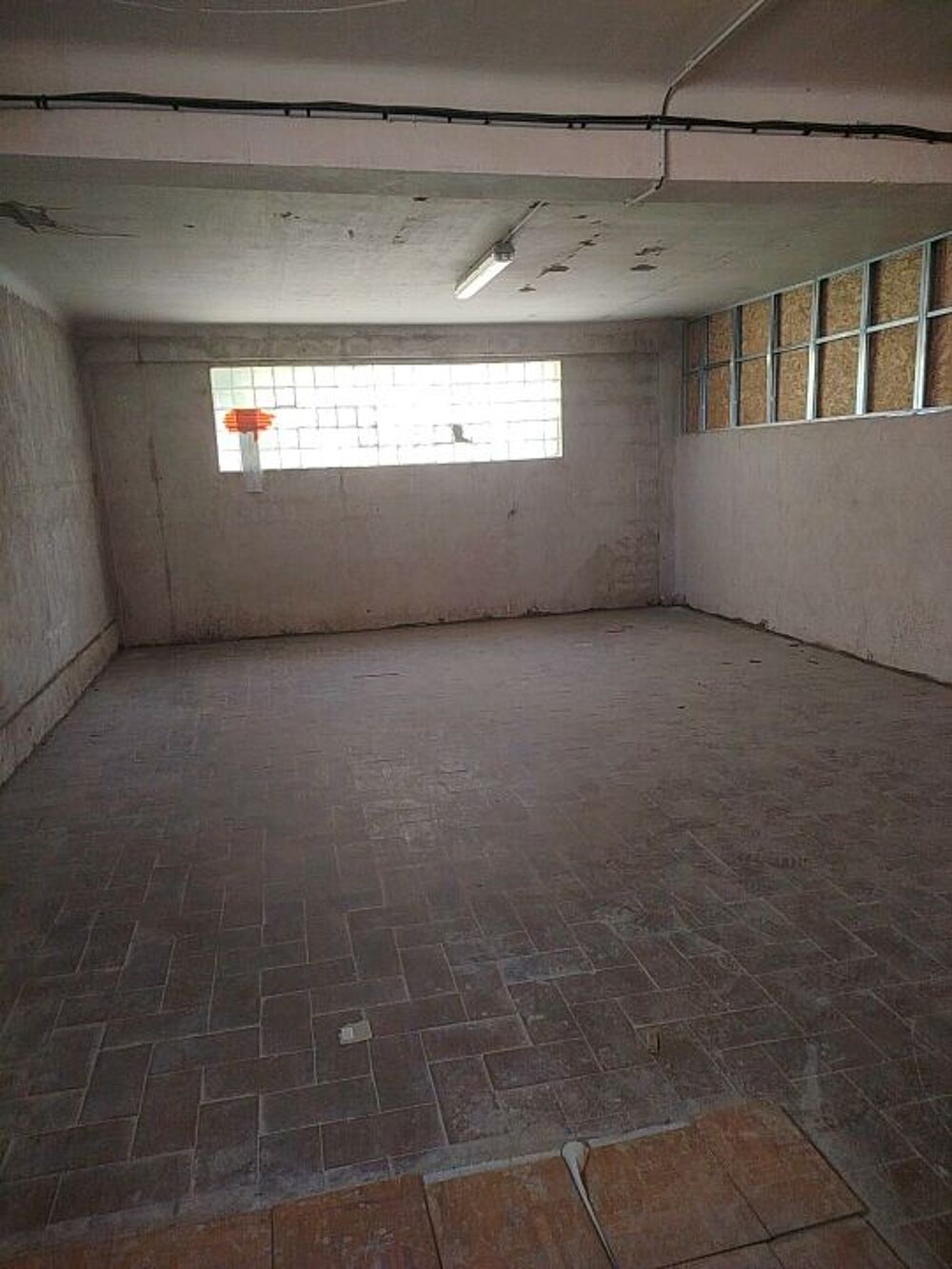 Location Atelier BOX DE STOCKAGE A PARTIR DE 50 M2 ZI ERGAS ? Port-de-Bouc Port-de-bouc