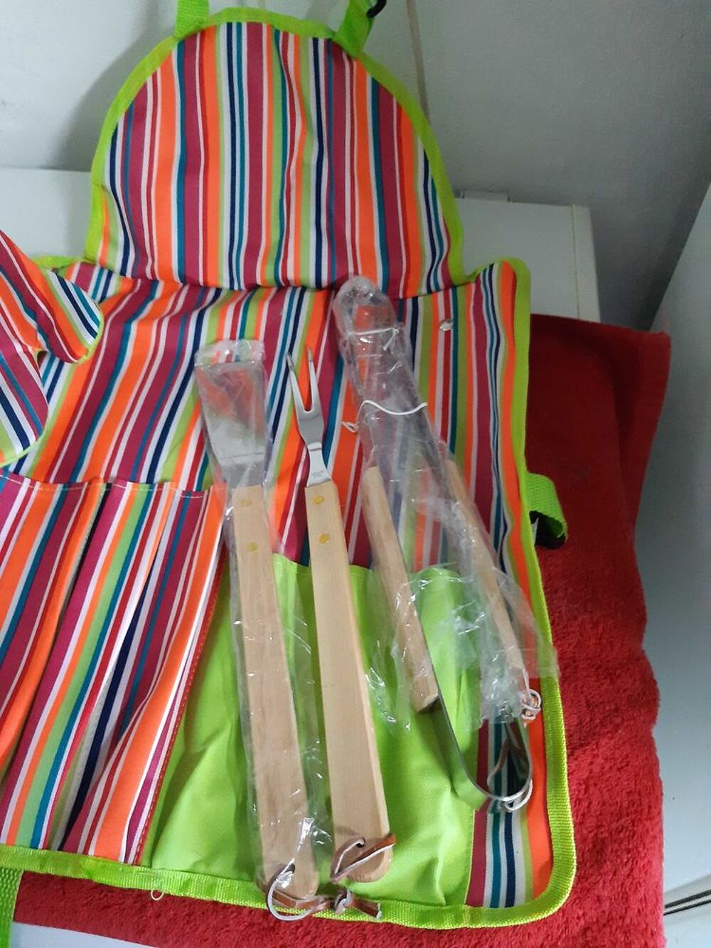 Tablier barbecue avec ses ustensiles Neuf Jardin