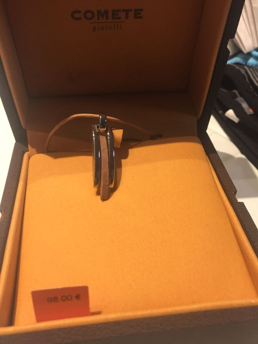 collier marque com&egrave;te UGL 192 Bijoux et montres
