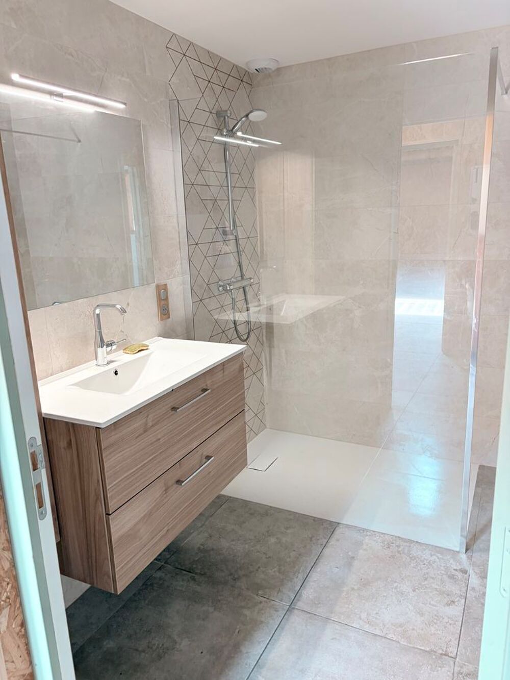 Location Atelier BATIMENT 350 m² SUR TERRAIN clôturé 1200 m² Billé