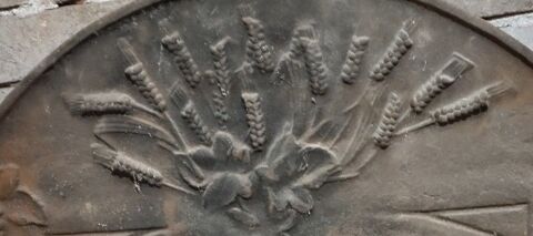 PLAQUE DE CHEMINEE EN FONTE 390 Vernon (27)