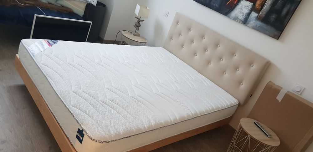 Lit 1m40x1m90 . Sommier lattes .tres bon matelas + t&ecirc;te Meubles