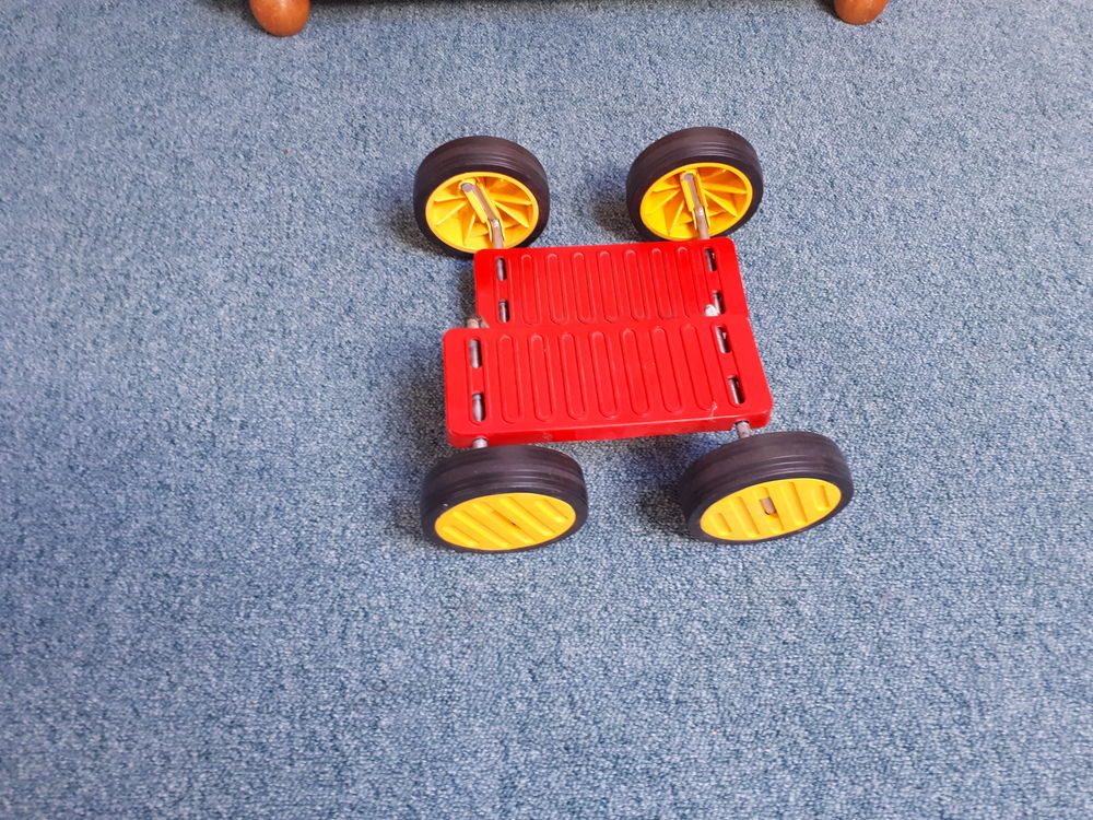 LIT ENFANT 90/190 D&eacute;coration VOITURE SPORT 
Mobilier enfants