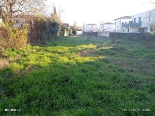  Terrain � vendre 1300 m� Les angles
