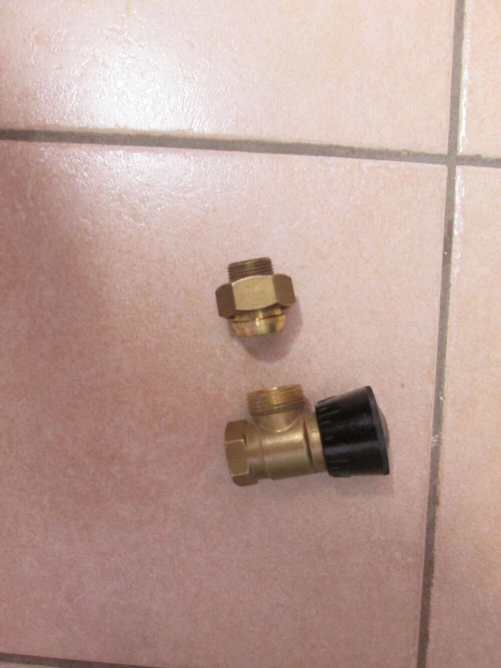 robinet equerre de radiateur en fonte ancien+raccord Bricolage