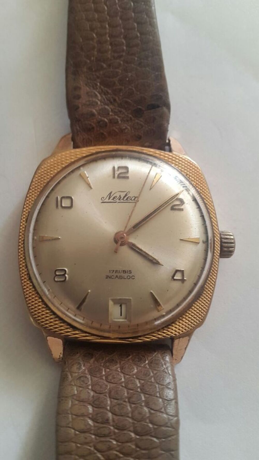 MONTRE NERLEX SWISS. Bijoux et montres