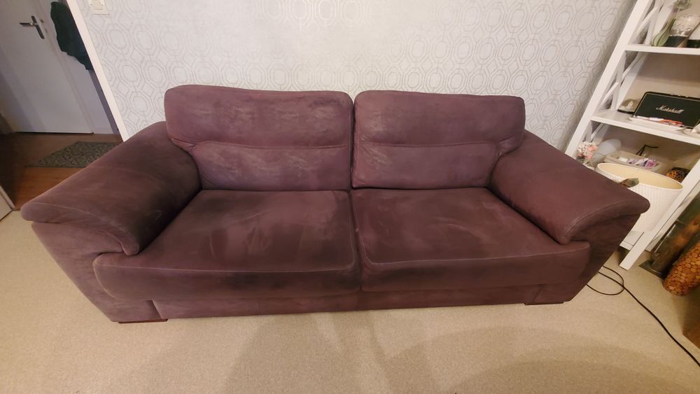 CANAPE 3 places
Marron fonc&eacute; 
Meubles