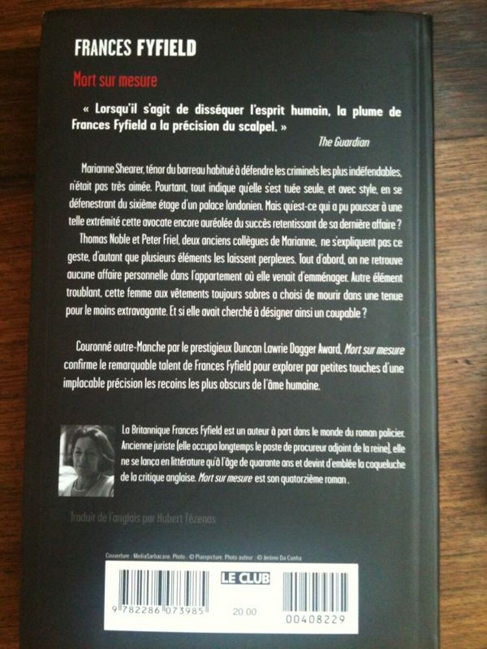 Livre "Mort sur mesure". Livres et BD