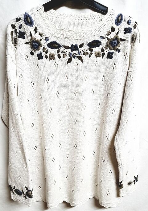 Pull blanc brod� 15 Marignane (13)