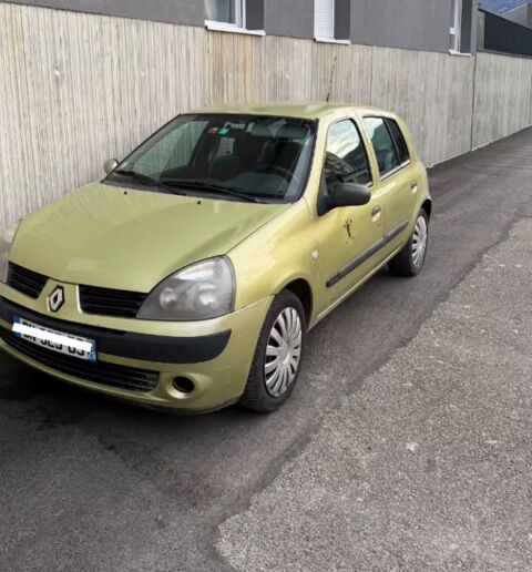 Renault Clio II Clio 1.4 16v Luxe Privil&egrave;ge 2004 occasion Saint-Martin-le-Vinoux 38950