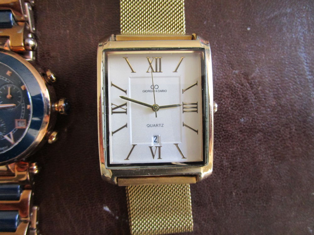 lot de 2 montres en tbe Bijoux et montres