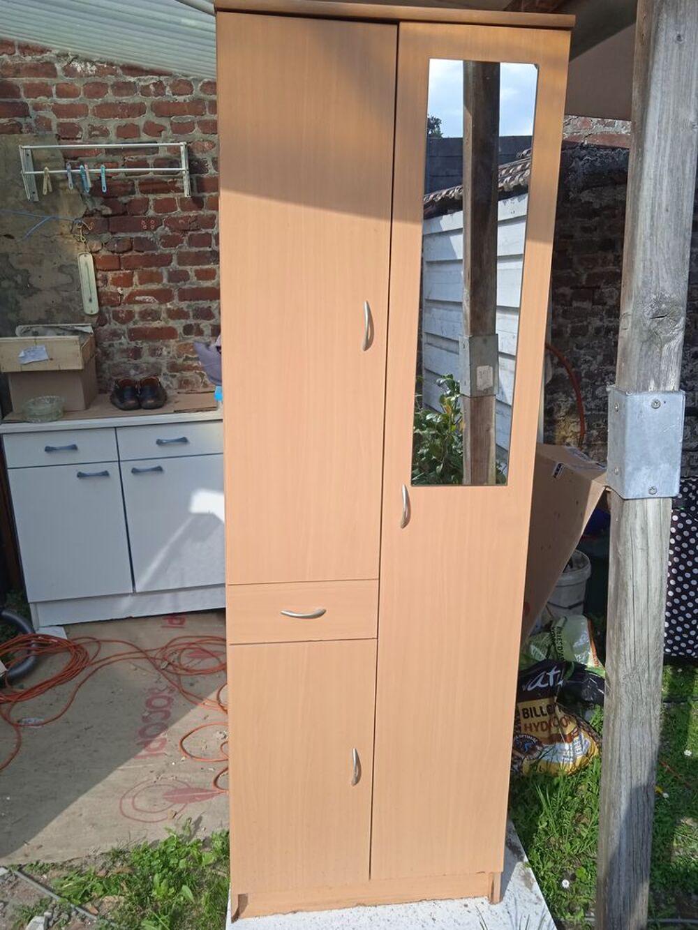 Armoire de rangement salle de bain . Meubles