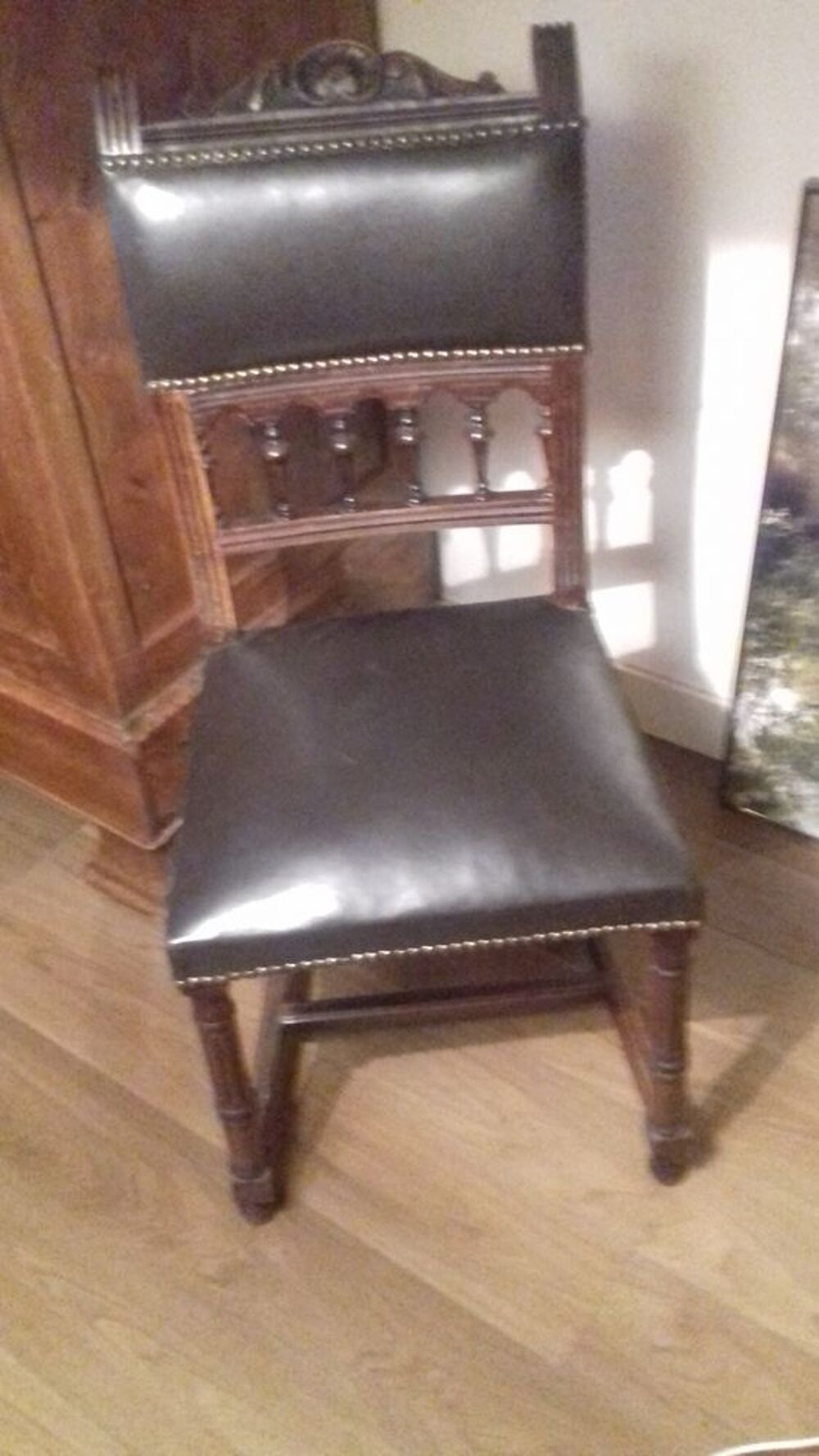 lot 6 chaises recouvertes cuir Meubles